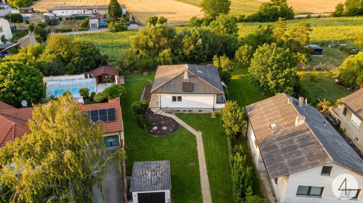 Gepflegtes Einfamilienhaus mit großem Grundstück und zahlreichen Modernisierungen