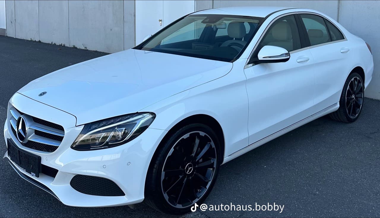 Mercedes-Benz 220 (2018)