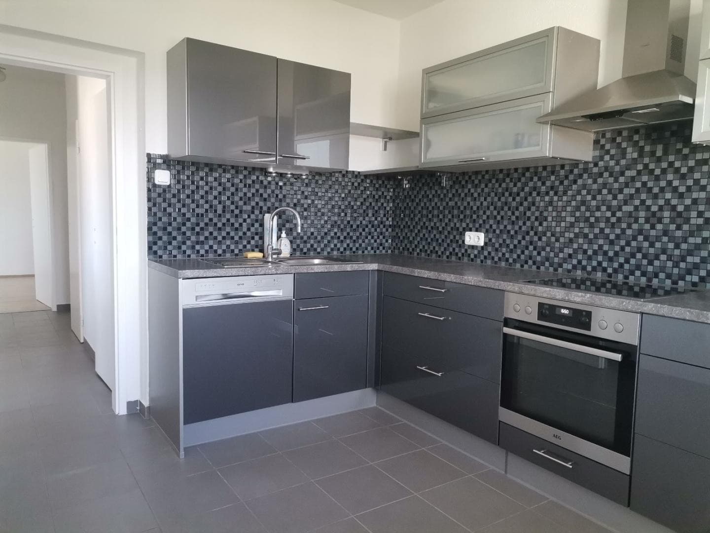 !!! NEUER PREIS !!!    Renovierte Wohnung mit Loggia Kremplstrasse 1 - TOP 100