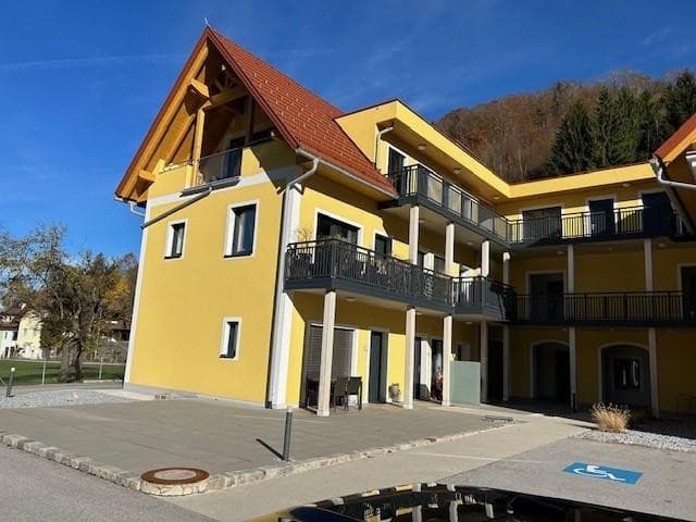 Zinshaus mit 14 Wohnungen und Erweiterungsfläche- Liebevoll renoviertes Herrenhaus einer Sensenschmiede - Bild 1