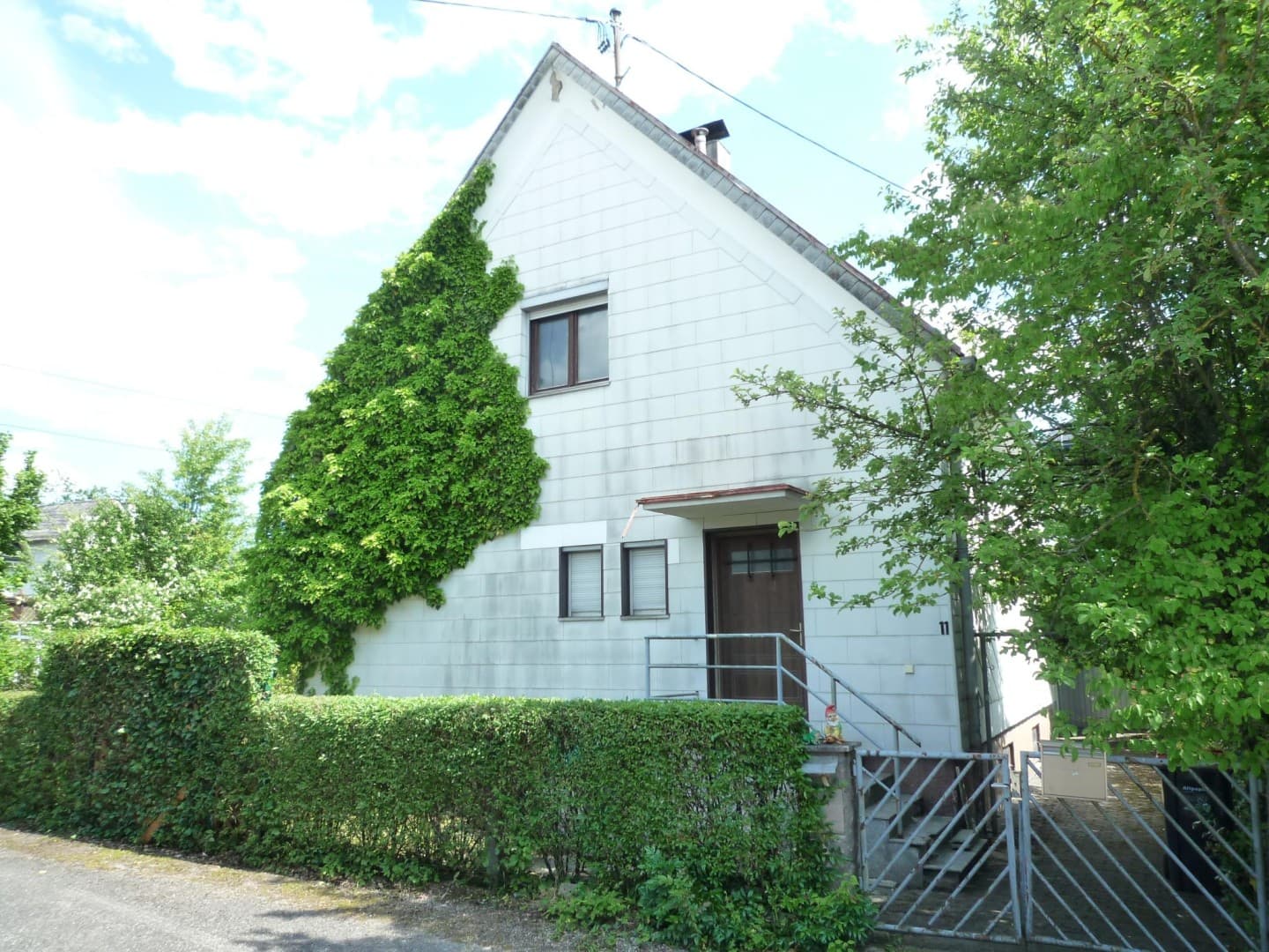Günstiges renovierungsbedürftiges Haus mit kleinen Grundstück in Attnang Puchheim!! - Bild 1