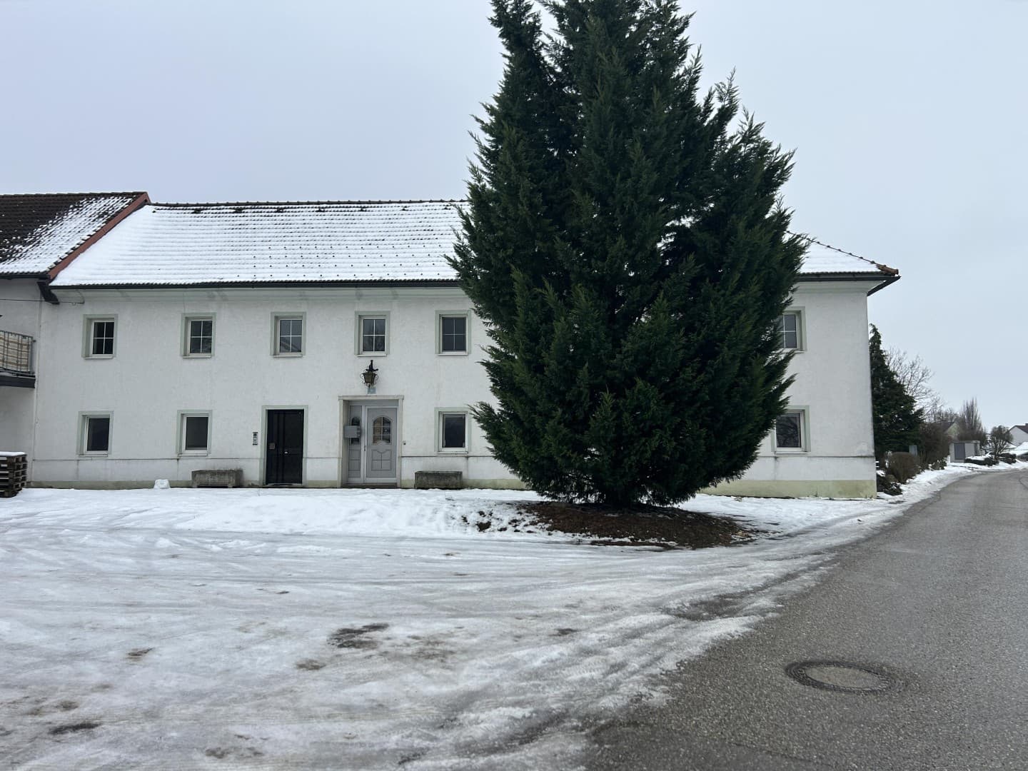 Vierkanthof als Renditeobjekt! 17 Wohnungen und 3 Reihenhäuser NEUER PREIS - Bild 1