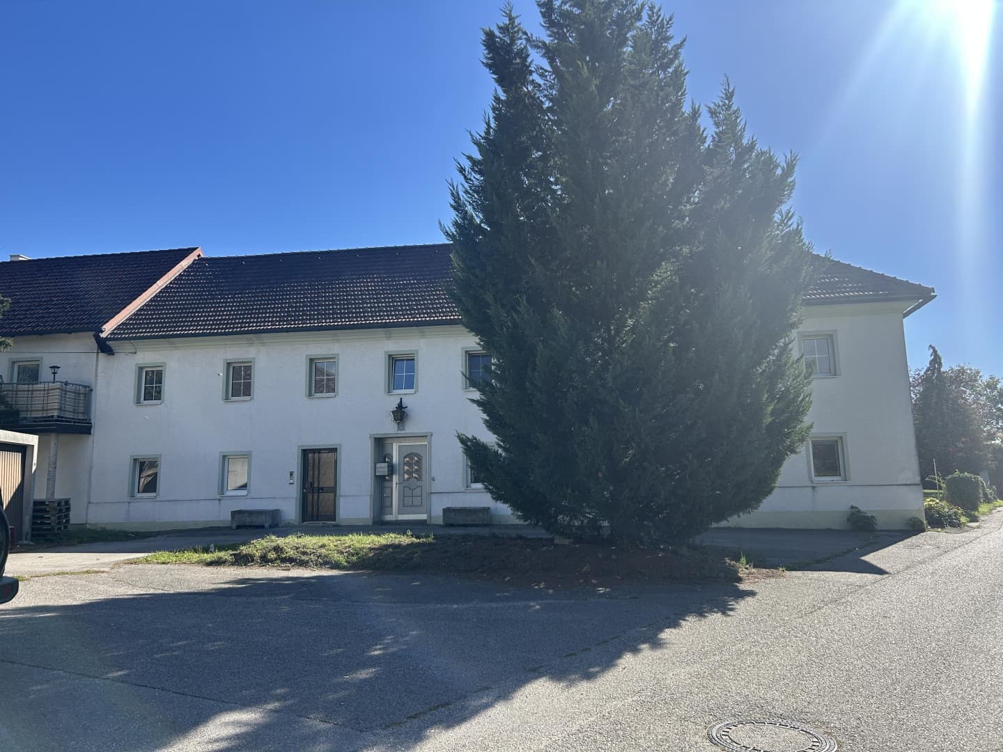 Vierkanthof als Renditeobjekt! 17 Wohnungen und 3 Reihenhäuser NEUER PREIS - Bild 1