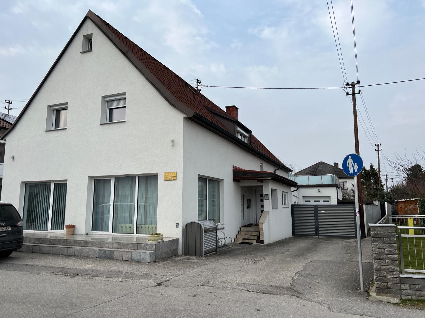 Tolle Gelegenheit! Möblierte große Wohnung Top 3 - Bild 1