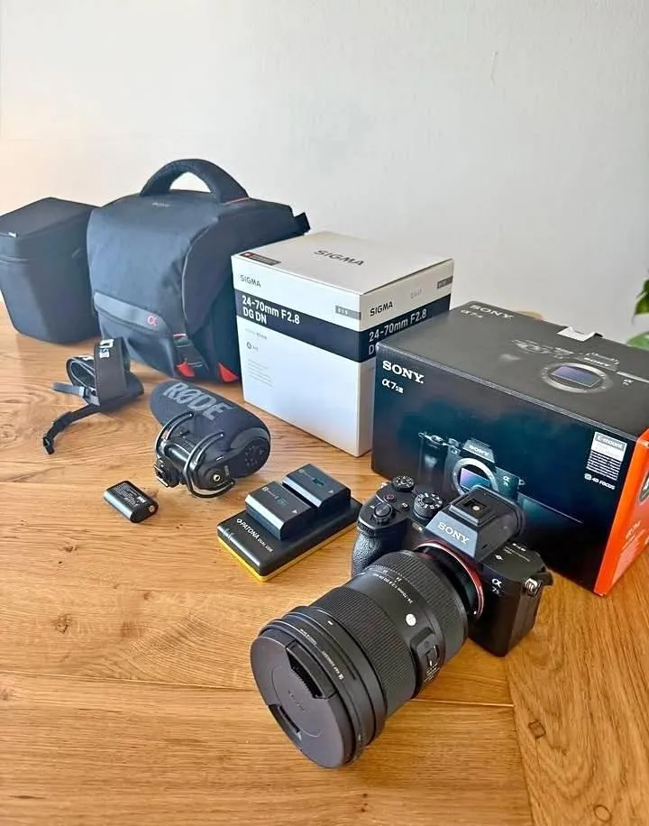 Sony Alpha 7s III mit ihrer Ausrüstung