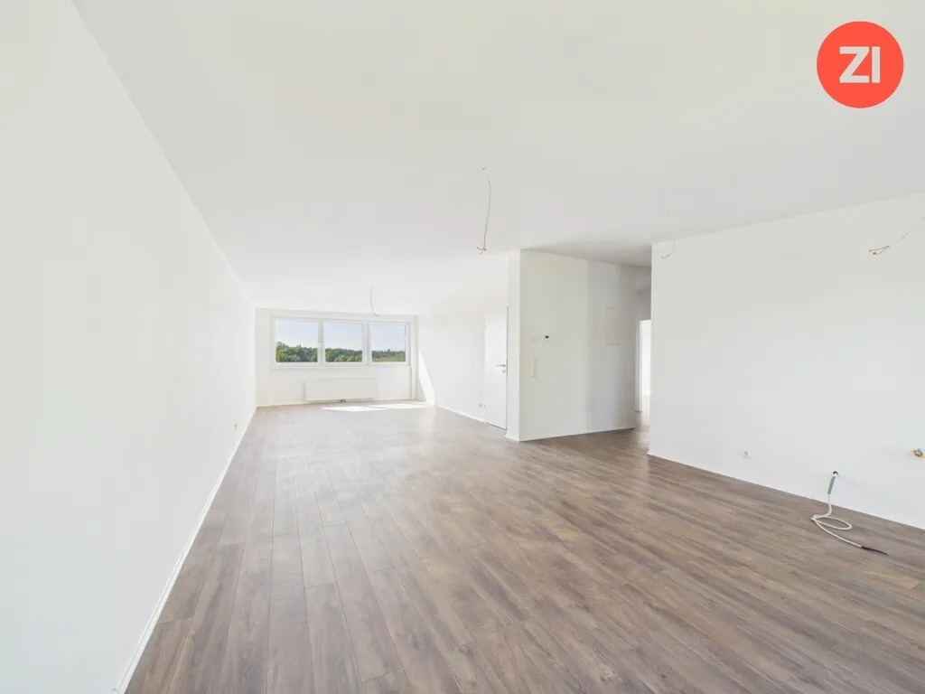 Generalsanierte Wohnung in Bahnhofsnähe mit Balkon und Außenstellplätzen