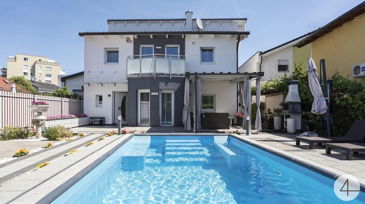 Luxus trifft Wohnkomfort – Einfamilienhaus mit beheiztem Pool und Privatstraße - Bild 1