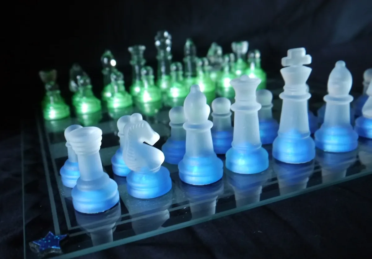 XL Star Deluxe Schachspiel Schachfiguren Design + Schachbrett aus Glas 