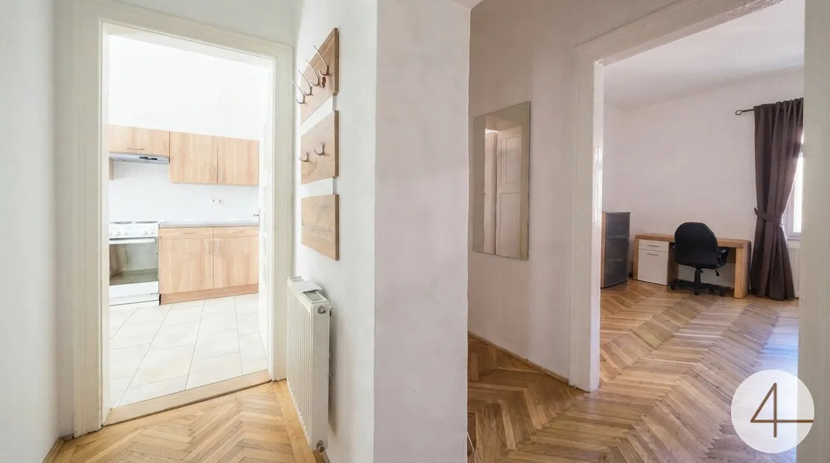Kompakt, charmant, zentral: 2-Zimmer-Stilaltbau mit Balkon