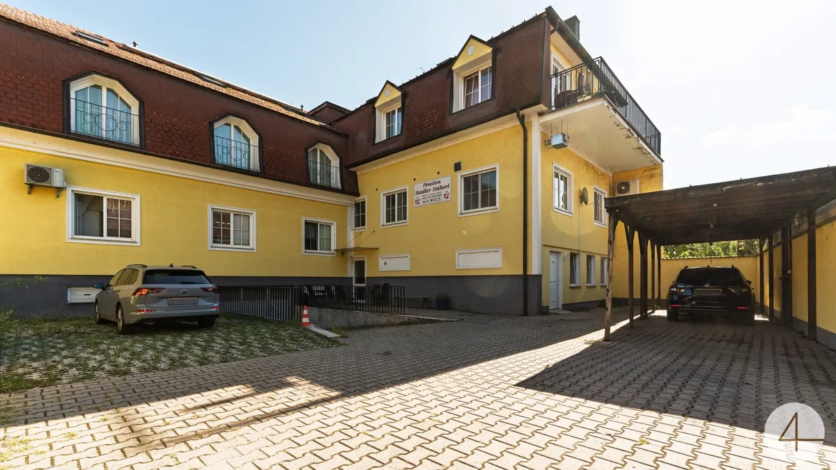Vollvermietetes Anlageobjekt in Groß-Enzersdorf - Pension mit 19 Zimmern & 3 Geschäftslokalen